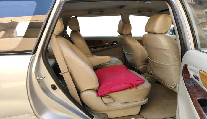 2014 Toyota Innova 2.5 VX 7 STR, Diesel, Manual, 1,32,827 km, interior