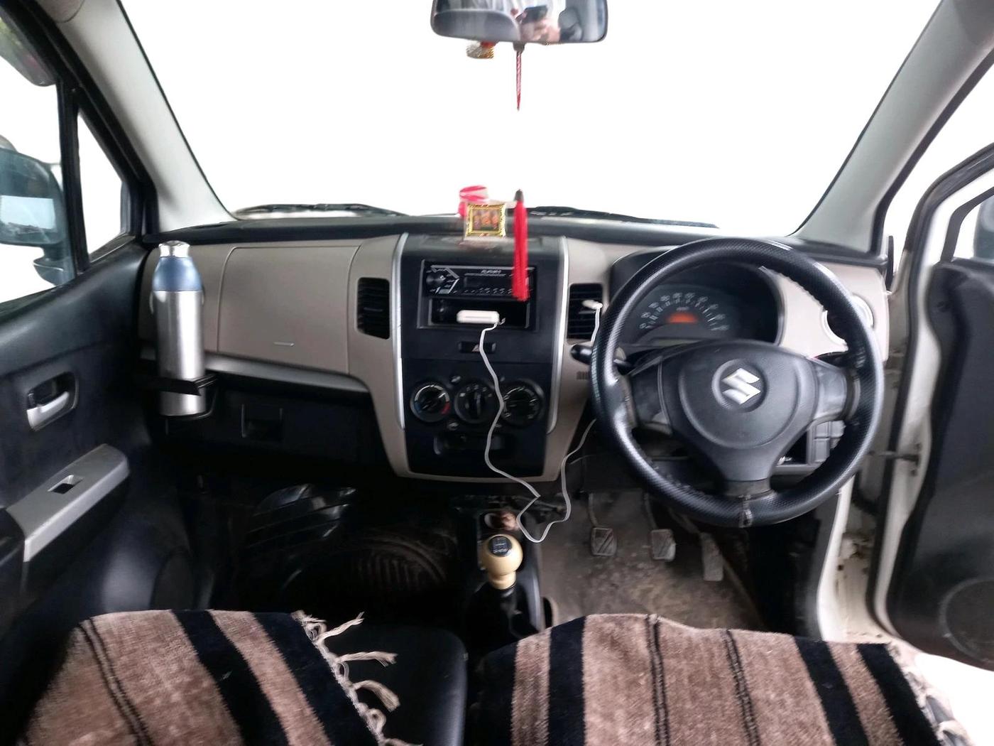 2016 Maruti Wagon R 1.0 LXI, CNG, Manual, 97,300 km, interior