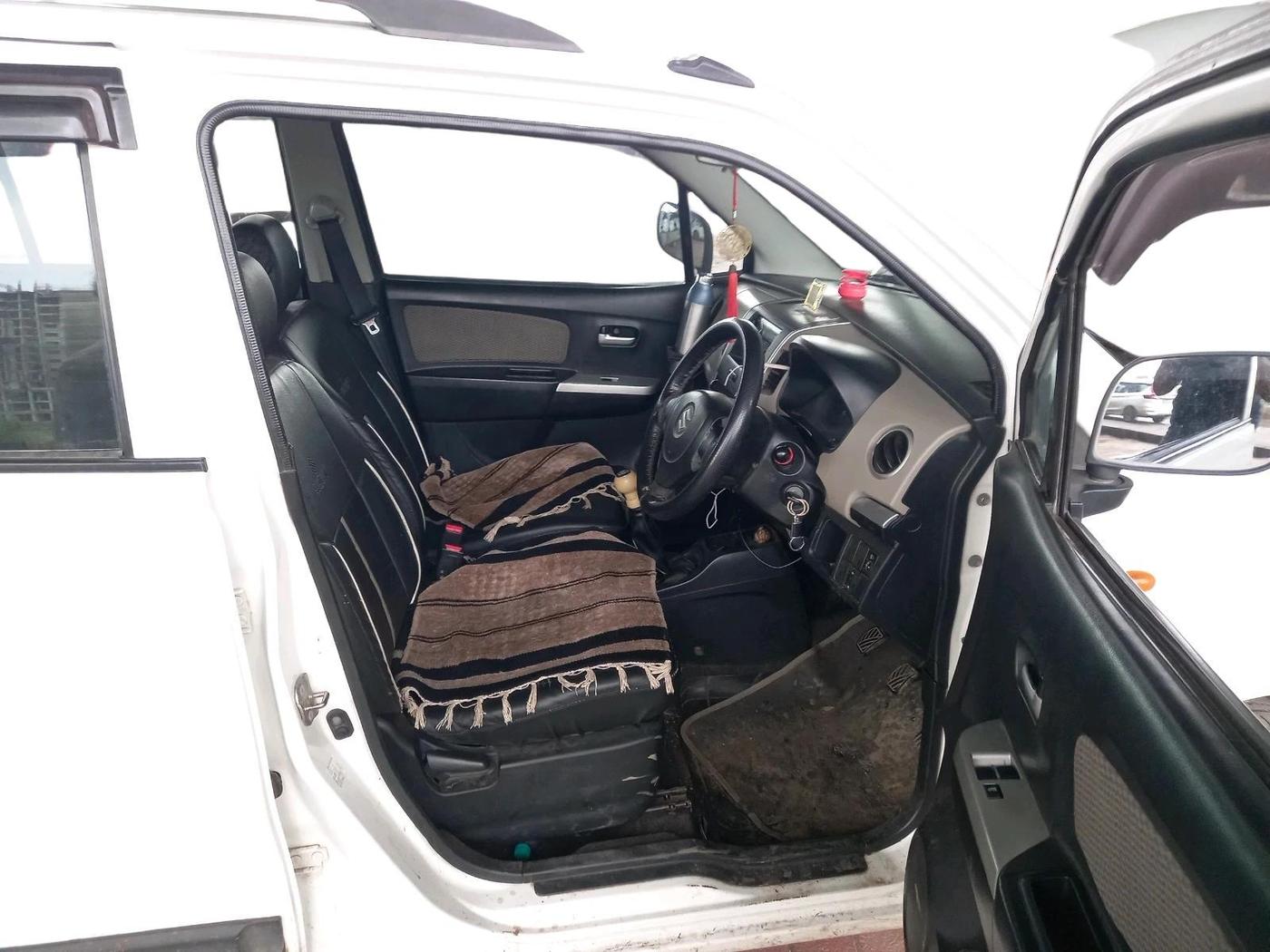2016 Maruti Wagon R 1.0 LXI, CNG, Manual, 97,300 km, interior