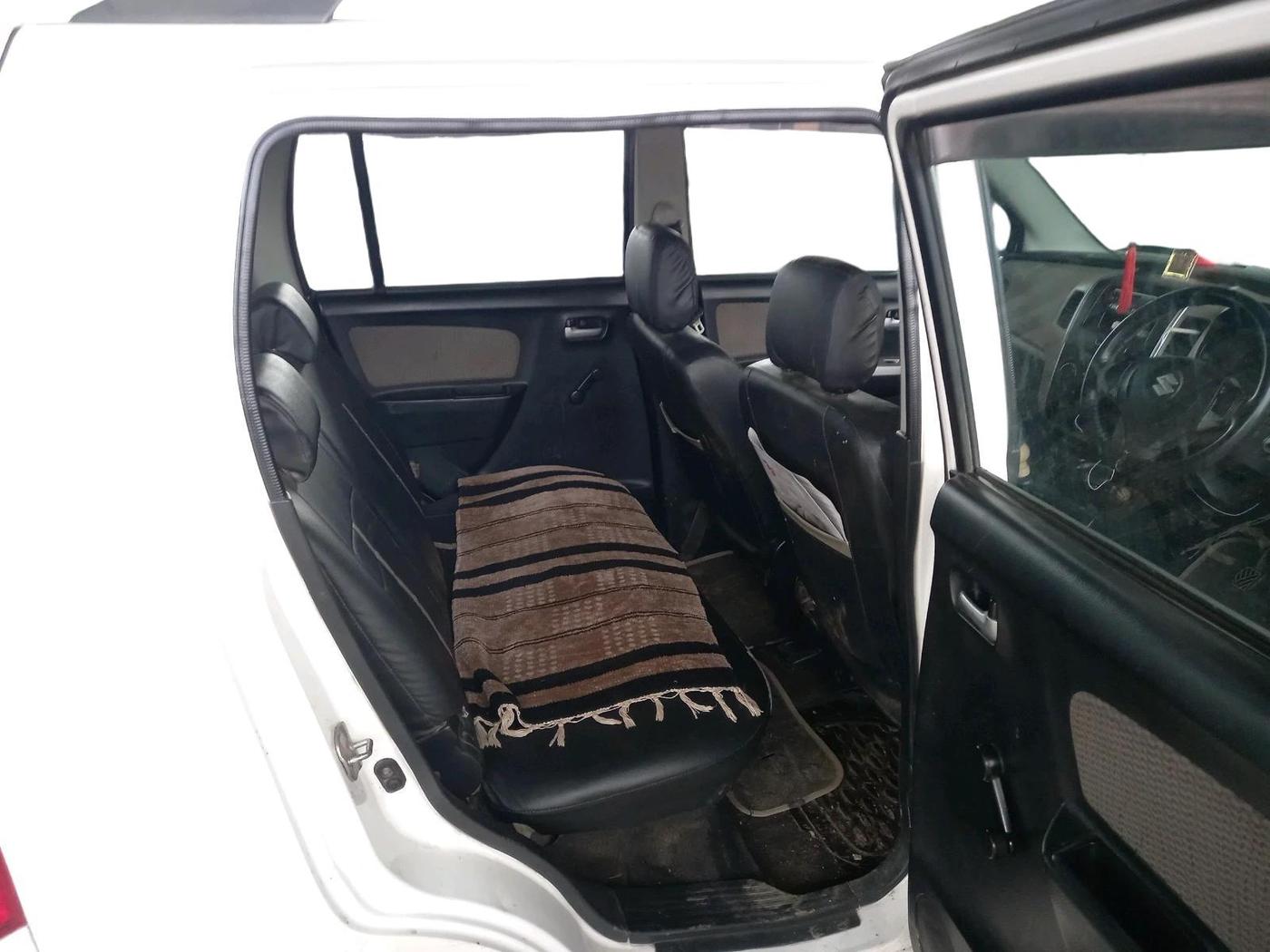 2016 Maruti Wagon R 1.0 LXI, CNG, Manual, 97,300 km, interior