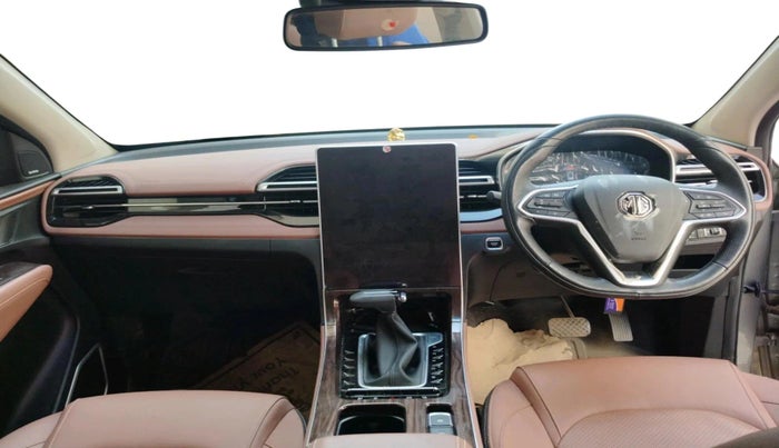 2025 MG HECTOR PLUS SAVVY PRO 1.5 TURBO CVT 7 STR, Petrol, Automatic, 15,063 km, interior