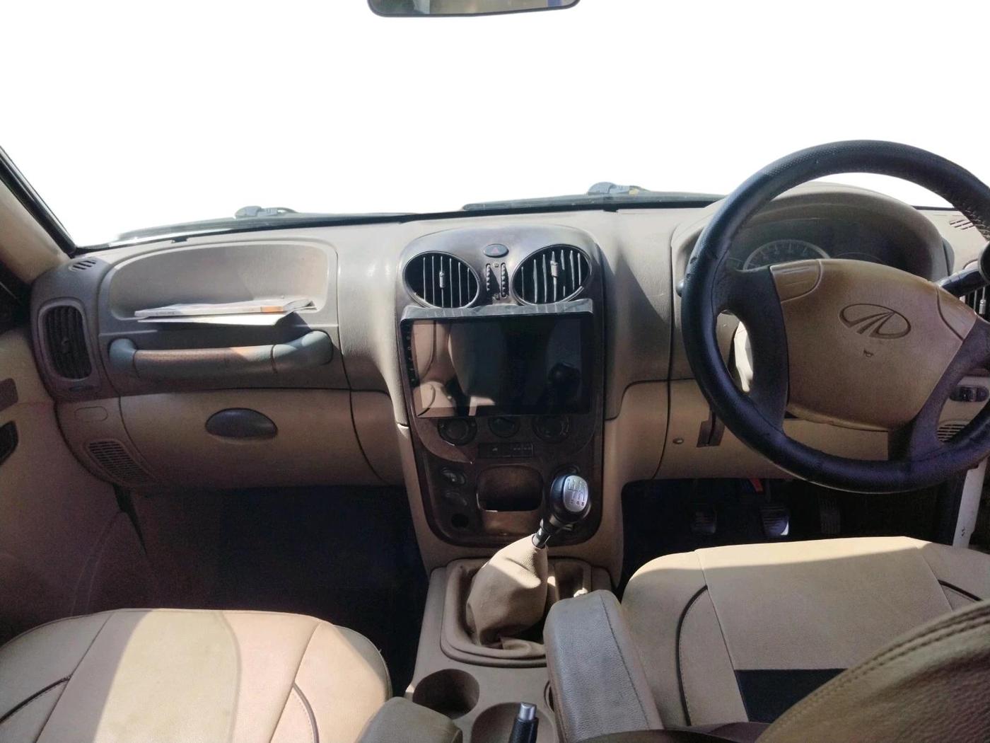2012 Mahindra Scorpio SLE BS-III, Diesel, Manual, 86,671 km, interior
