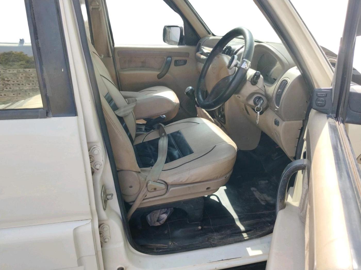 2012 Mahindra Scorpio SLE BS-III, Diesel, Manual, 86,671 km, interior