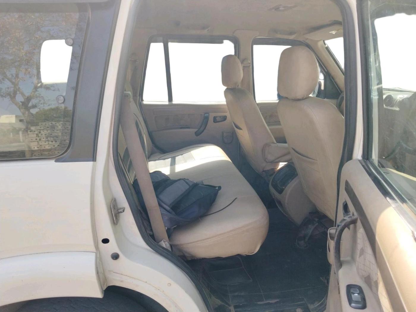 2012 Mahindra Scorpio SLE BS-III, Diesel, Manual, 86,671 km, interior