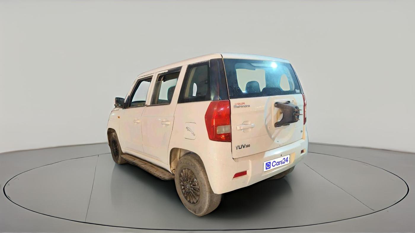 2018 Mahindra TUV300 T4 PLUS, Diesel, Manual, 2,38,556 km, exterior