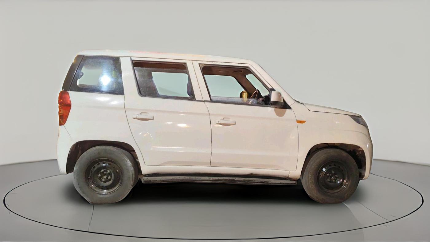 2018 Mahindra TUV300 T4 PLUS, Diesel, Manual, 2,38,556 km, exterior