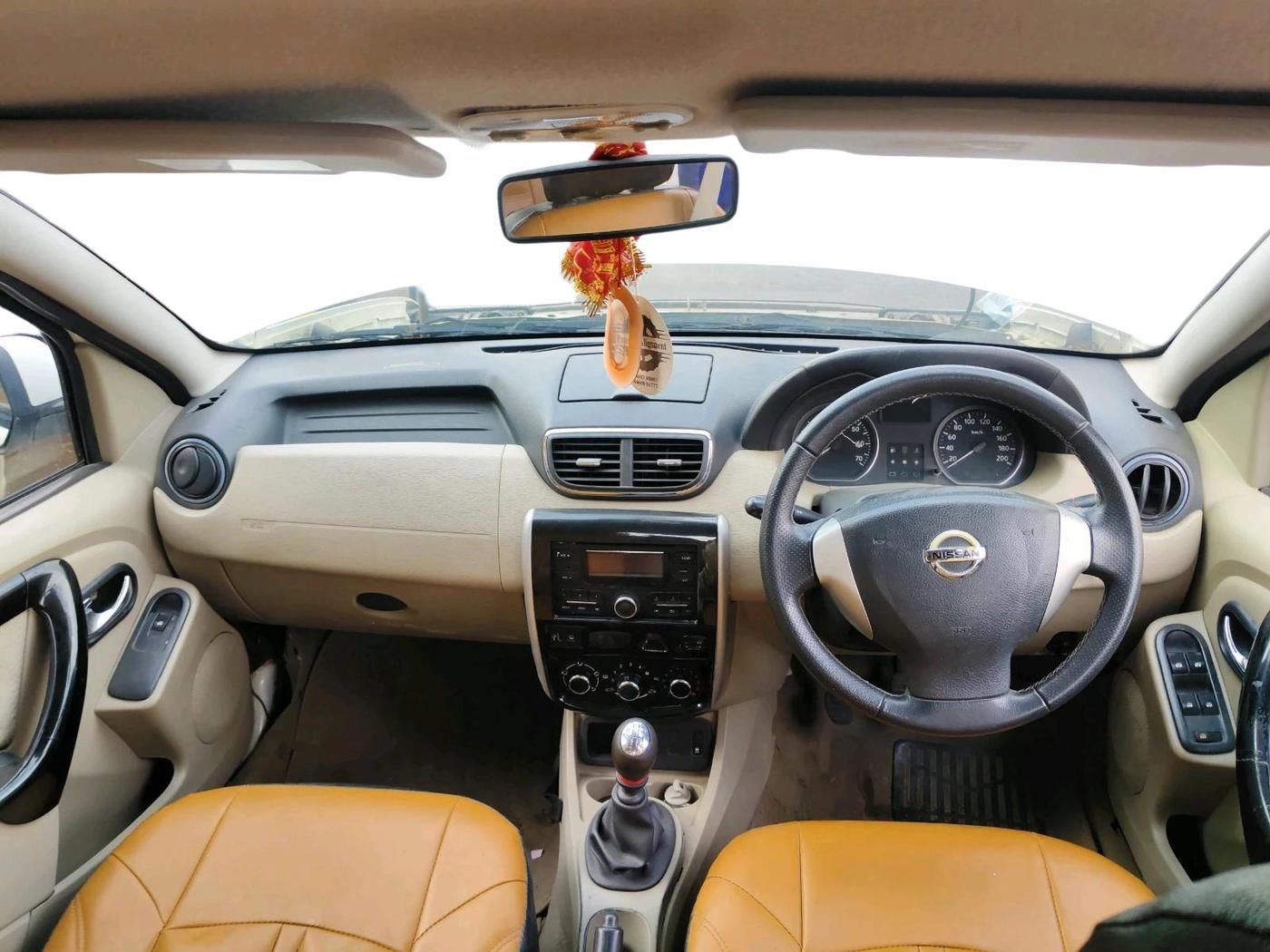 2014 Nissan Terrano XV D THP 110 PS, Diesel, Manual, 1,18,749 km, interior