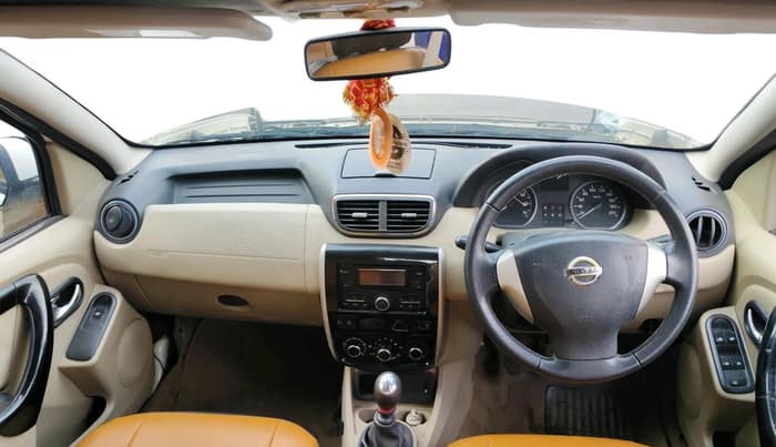 2014 Nissan Terrano XV D THP 110 PS, Diesel, Manual, 1,18,749 km, interior