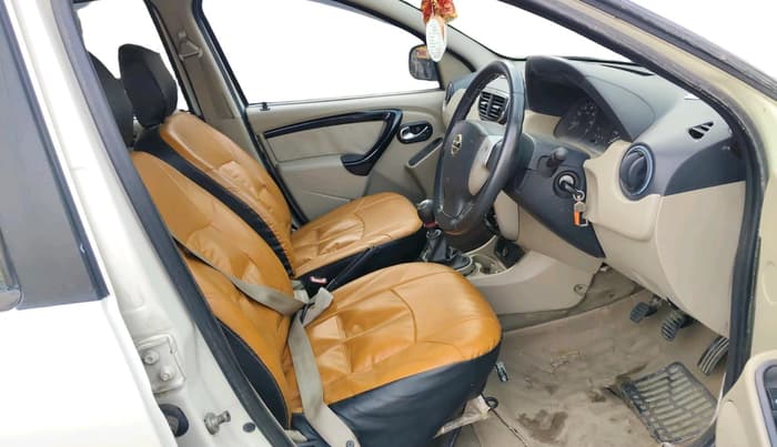 2014 Nissan Terrano XV D THP 110 PS, Diesel, Manual, 1,18,749 km, interior