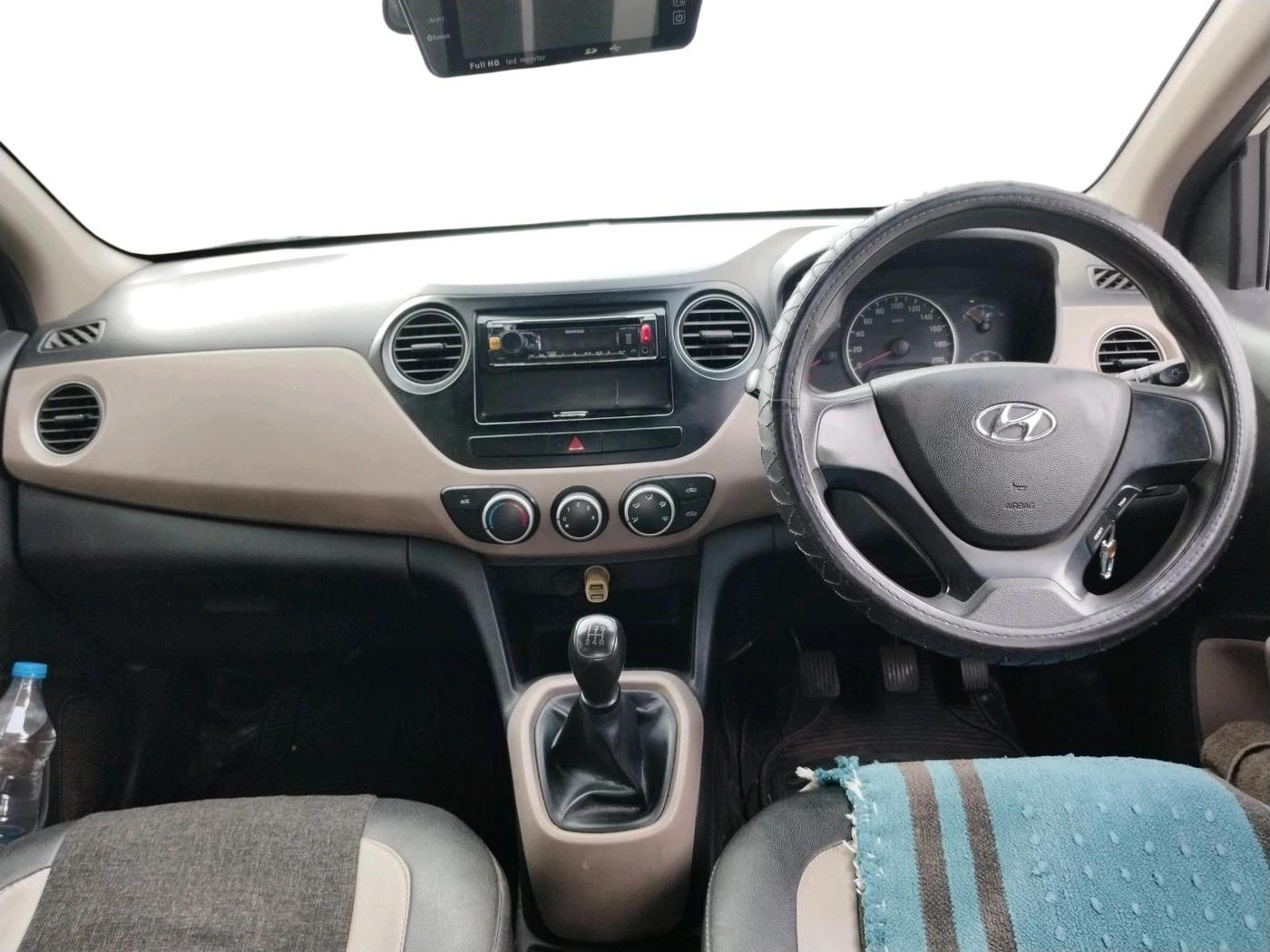 2017 Hyundai Grand i10 MAGNA 1.2 KAPPA VTVT, CNG, Manual, 1,29,842 km, interior