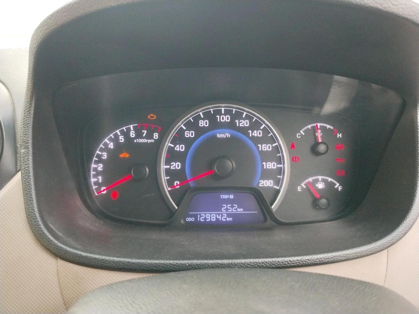 2017 Hyundai Grand i10 MAGNA 1.2 KAPPA VTVT, CNG, Manual, 1,29,842 km, interior