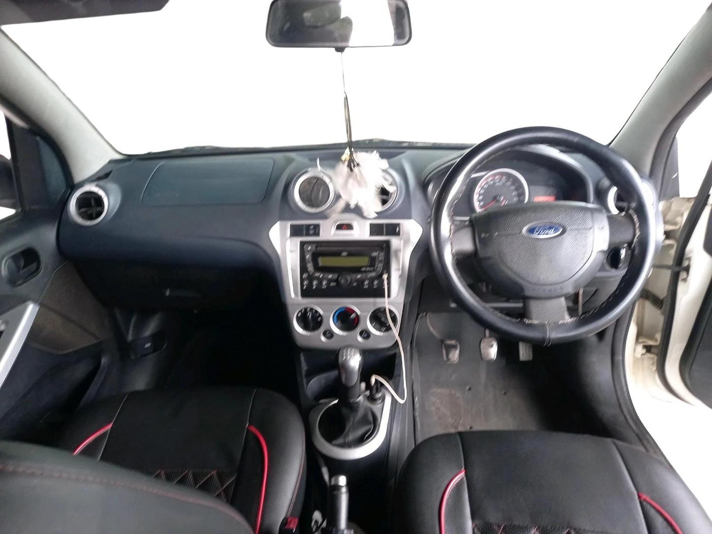 2014 Ford Figo TITANIUM 1.4 DIESEL, Diesel, Manual, 2,24,839 km, interior