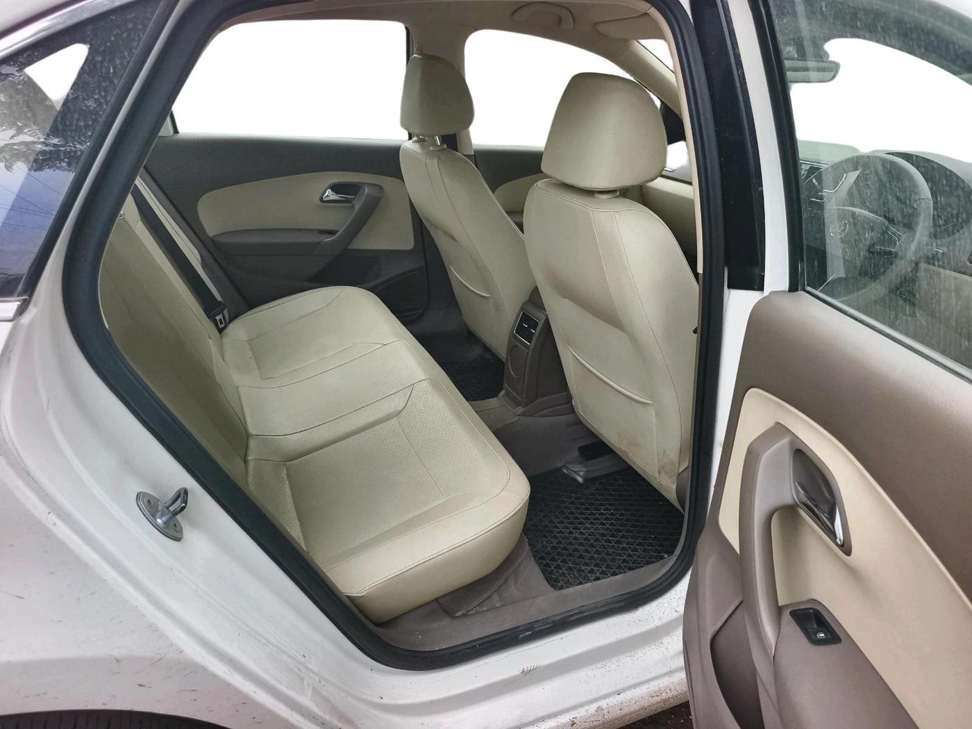 2016 Skoda Rapid 1.5 TDI CR STYLE PLUS AT, Diesel, Automatic, 1,22,174 km, interior