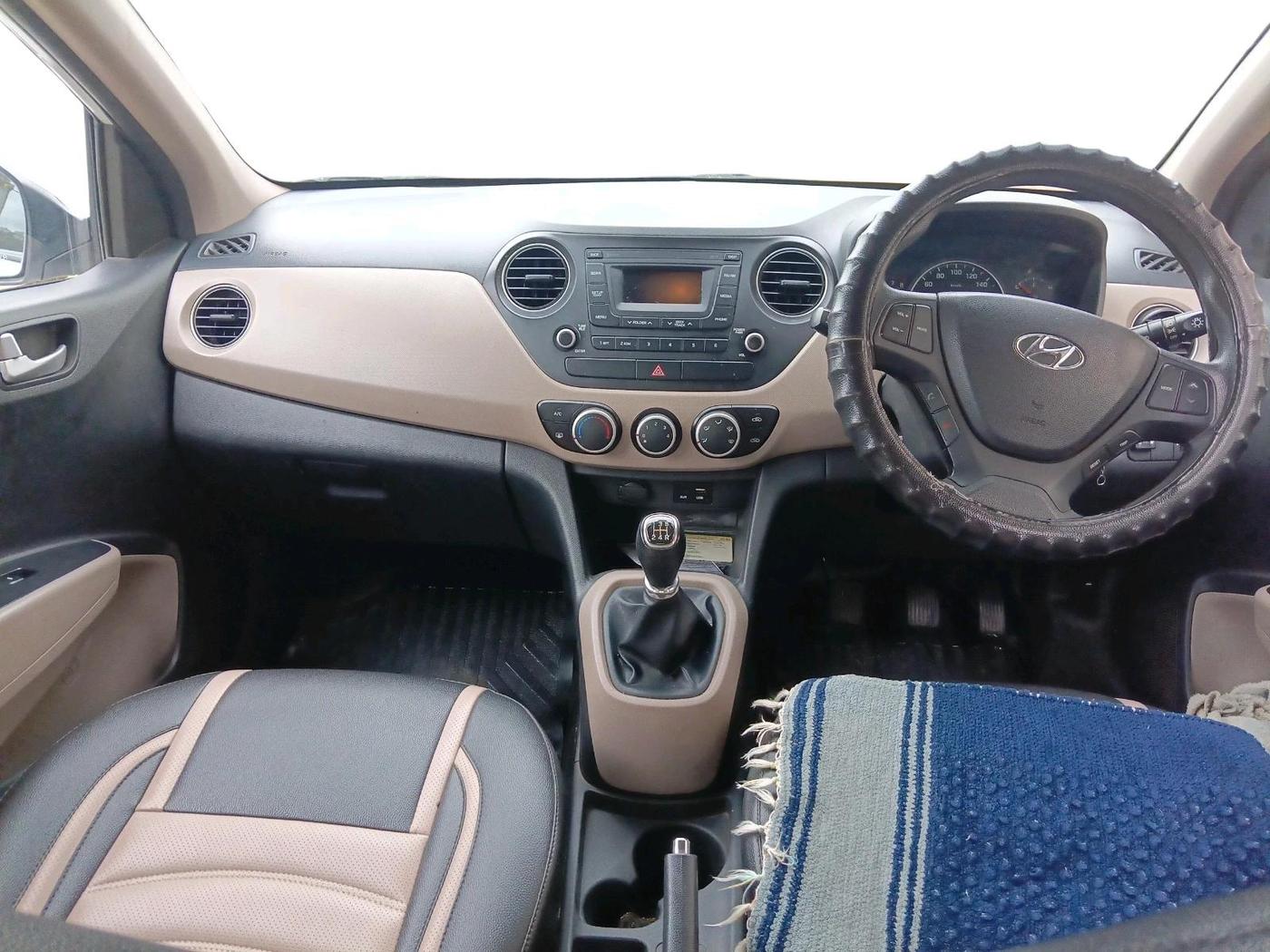 2016 Hyundai Grand i10 SPORTZ 1.2 KAPPA VTVT, CNG, Manual, 1,01,291 km, interior