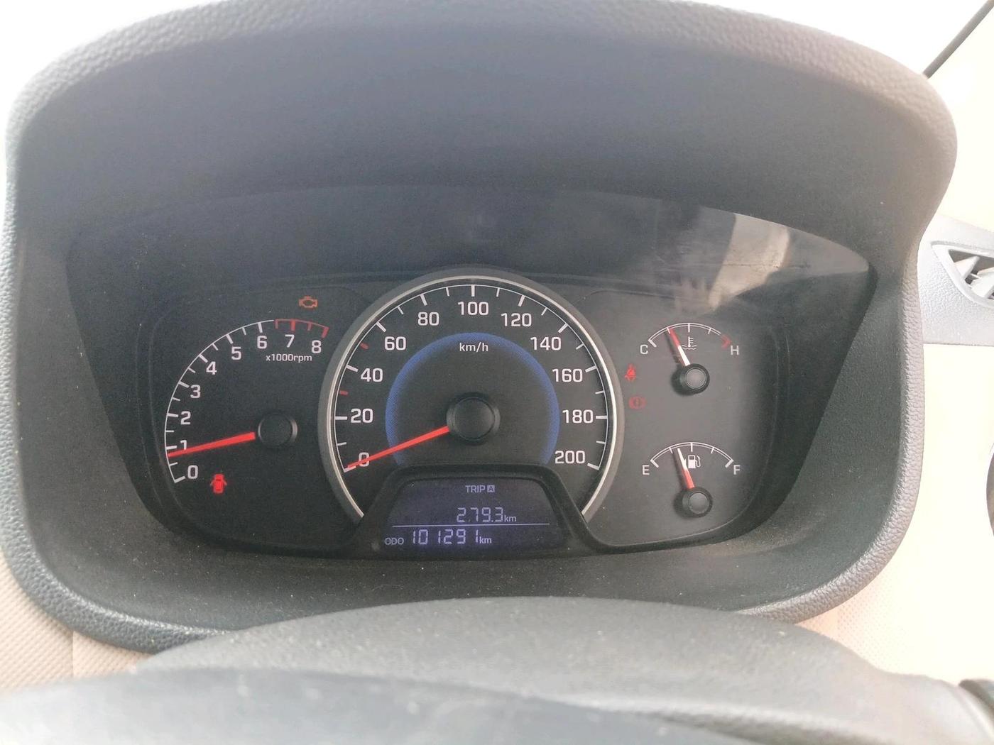2016 Hyundai Grand i10 SPORTZ 1.2 KAPPA VTVT, CNG, Manual, 1,01,291 km, interior
