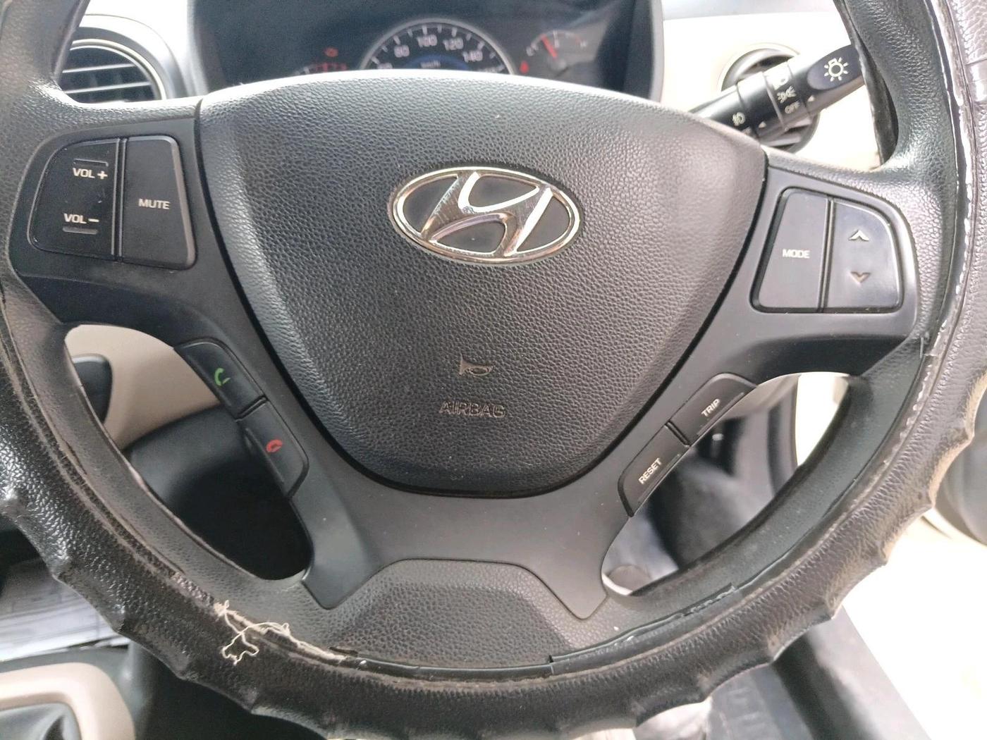 2016 Hyundai Grand i10 SPORTZ 1.2 KAPPA VTVT, CNG, Manual, 1,01,291 km, interior