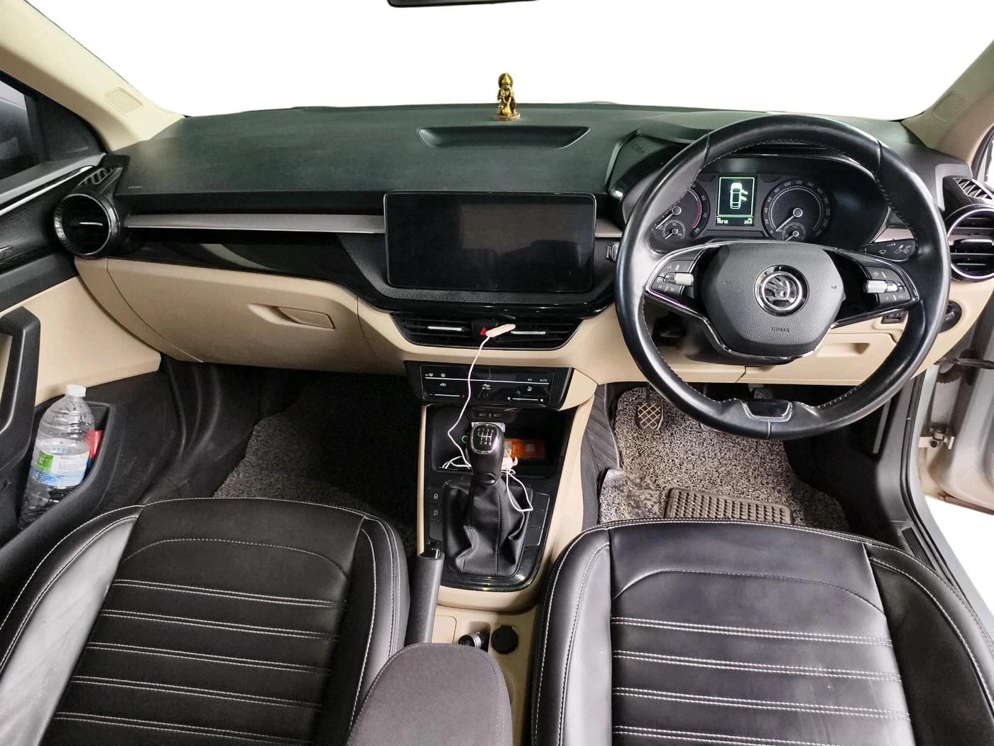 2022 Skoda SLAVIA AMBITION 1.0L TSI MT, Petrol, Manual, 78,718 km, interior