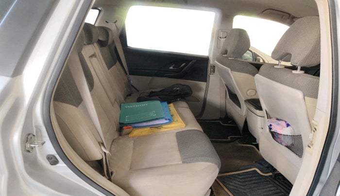 2017 Mahindra XUV500 W6, Diesel, Manual, 1,05,349 km, interior