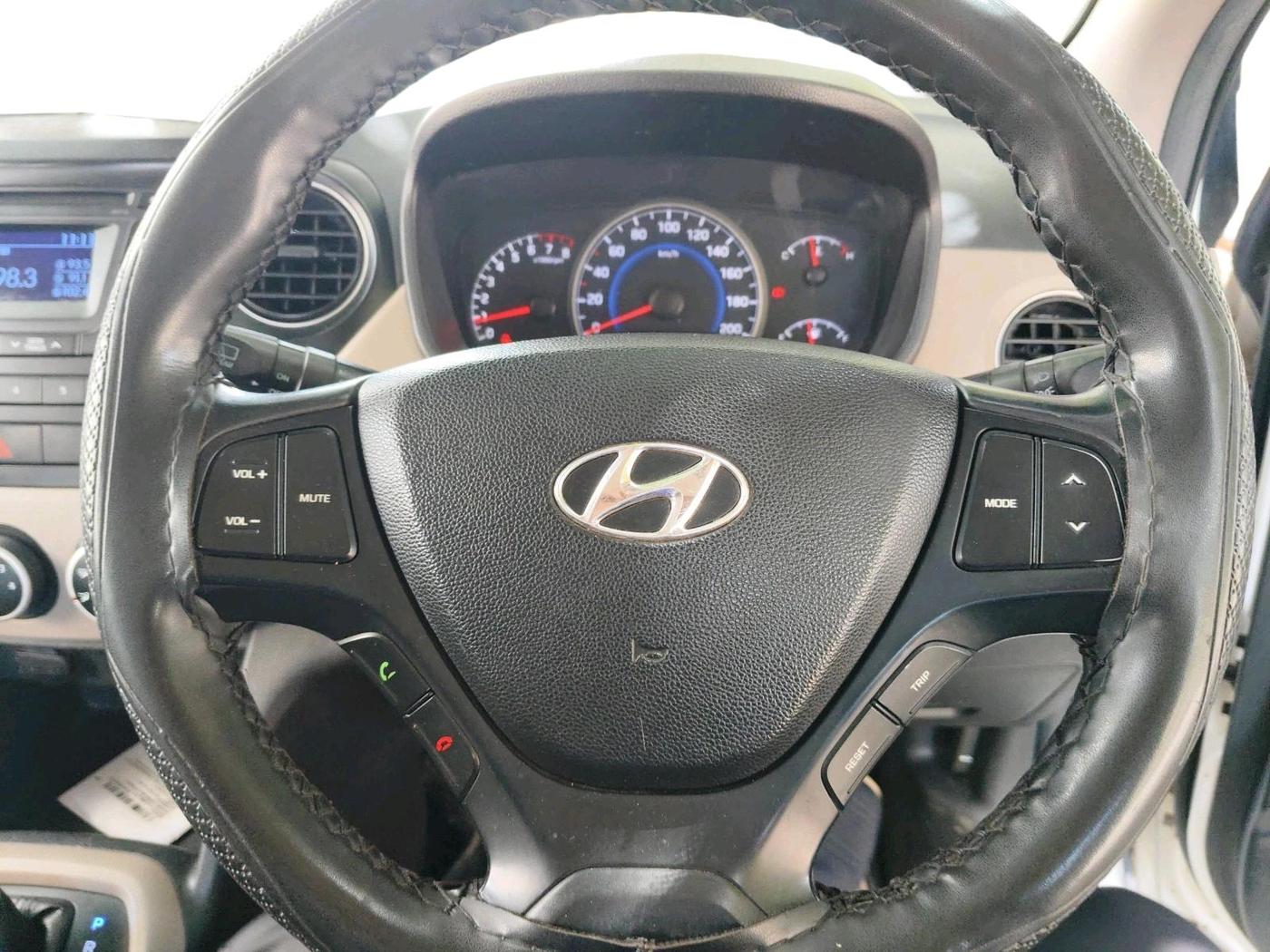 2015 Hyundai Grand i10 ASTA AT 1.2 KAPPA VTVT, CNG, Automatic, 1,24,144 km, interior