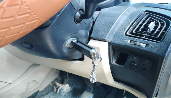 2016 Mahindra XUV500 W6, Diesel, Manual, 1,13,039 km, interior