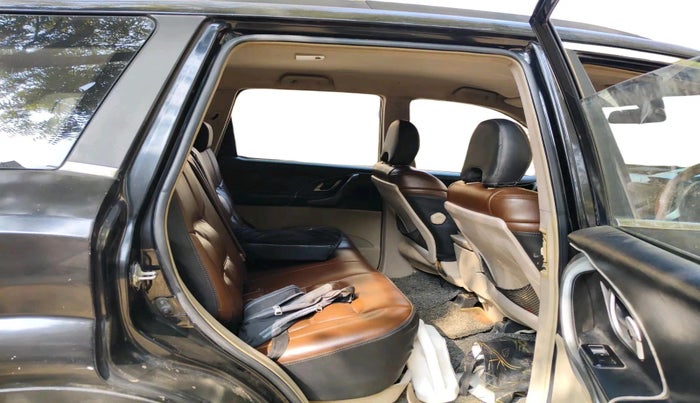 2016 Mahindra XUV500 W6, Diesel, Manual, 1,13,039 km, interior