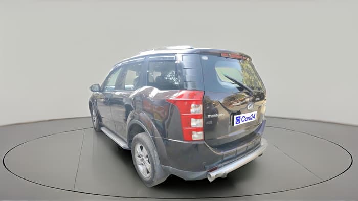 2015 Mahindra XUV500 W8, Diesel, Manual, 1,57,819 km, exterior