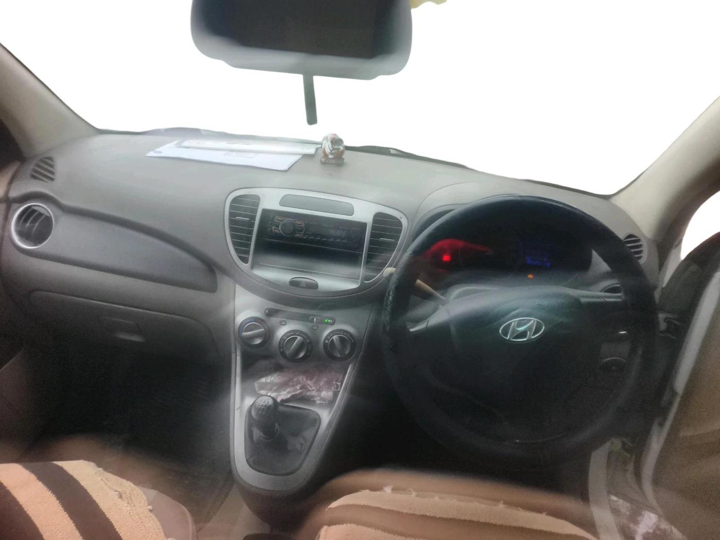 2011 Hyundai i10 MAGNA 1.2, CNG, Manual, 98,229 km, interior