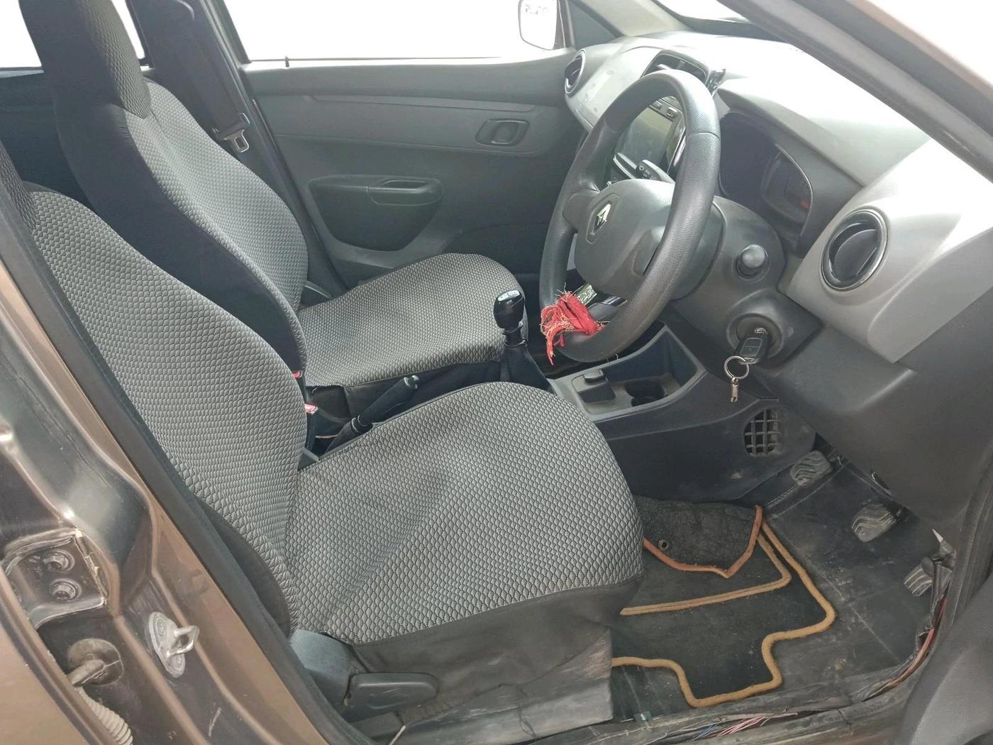 2016 Renault Kwid RXT 0.8, Petrol, Manual, 1,00,027 km, interior