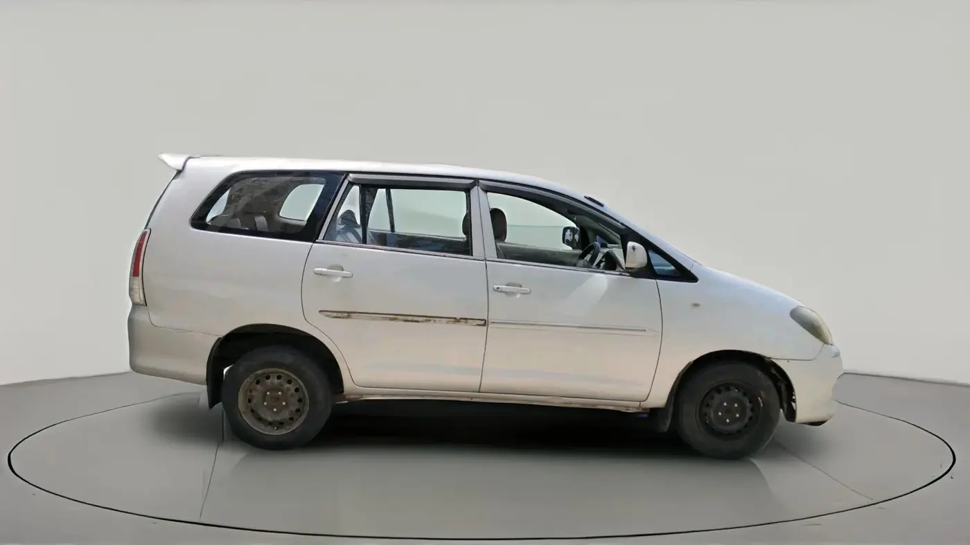 2011 Toyota Innova 2.5 G2 8STR, Diesel, Manual, 2,69,922 km, exterior