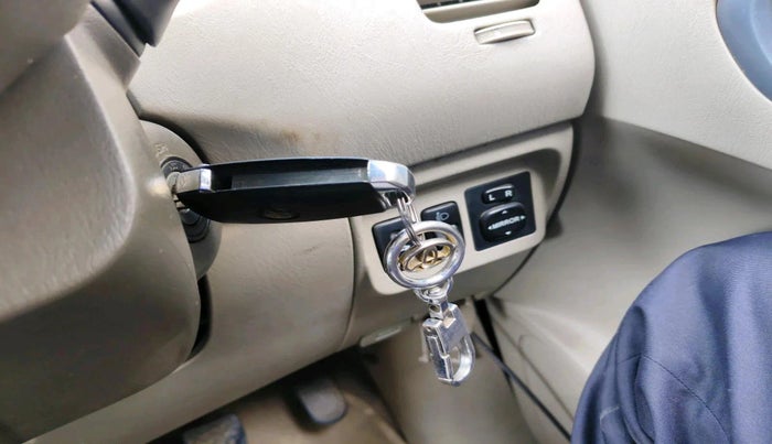 2011 Toyota Innova 2.5 G2 8STR, Diesel, Manual, 2,69,922 km, interior