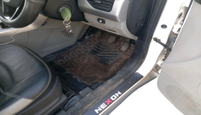2019 Tata NEXON XM PETROL, CNG, Manual, 88,419 km, interior