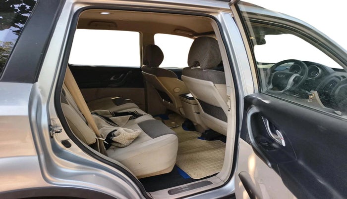 2017 Mahindra XUV500 W6, Diesel, Manual, 39,429 km, interior