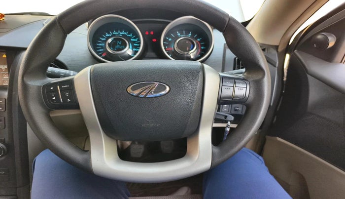 2017 Mahindra XUV500 W6, Diesel, Manual, 39,429 km, interior