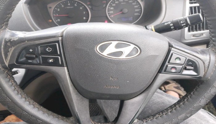 2014 Hyundai i20 SPORTZ 1.2, CNG, Manual, 1,66,412 km, interior