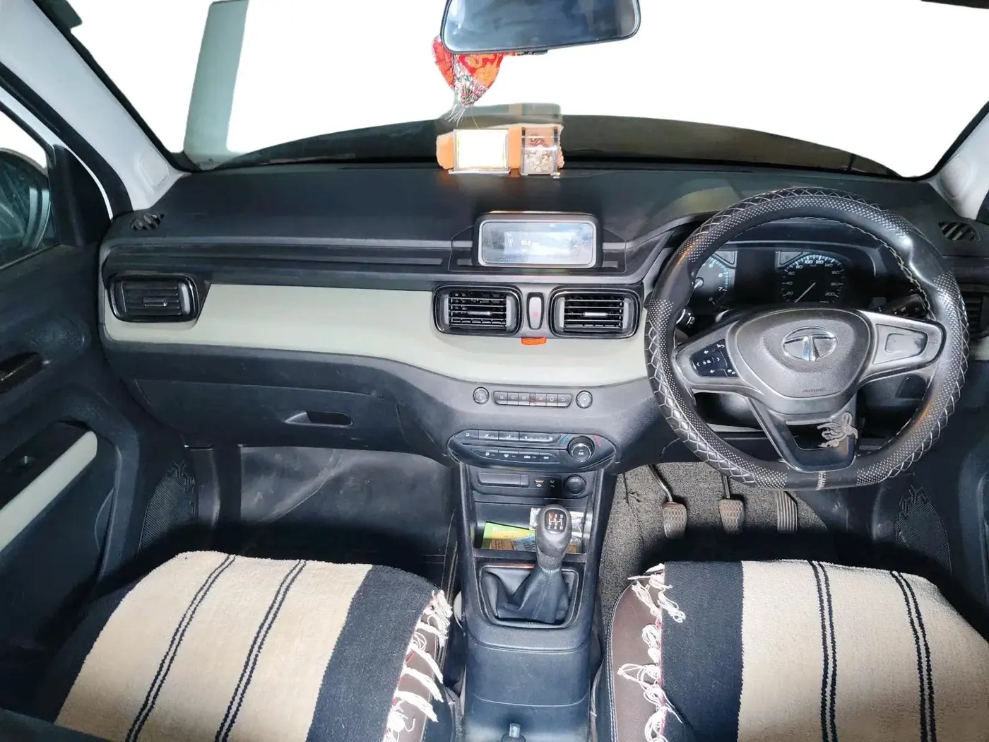 2022 Tata PUNCH ADVENTURE MT, Petrol, Manual, 73,268 km, interior