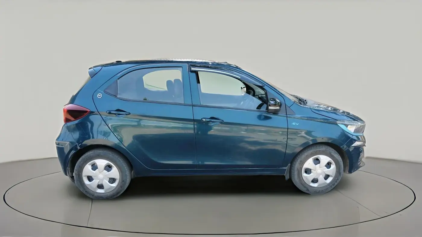 2024 Tata TIAGO EV XT LONG RANGE, Electric, Automatic, 36,895 km, exterior