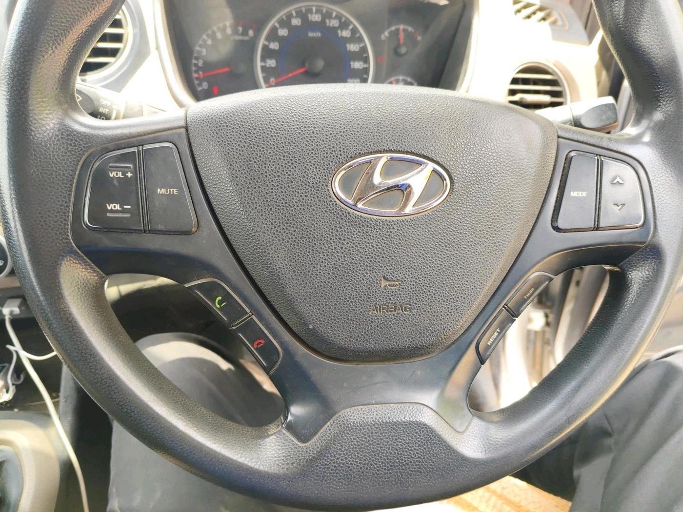 2018 Hyundai Grand i10 MAGNA 1.2 KAPPA VTVT, Petrol, Manual, 1,98,342 km, interior