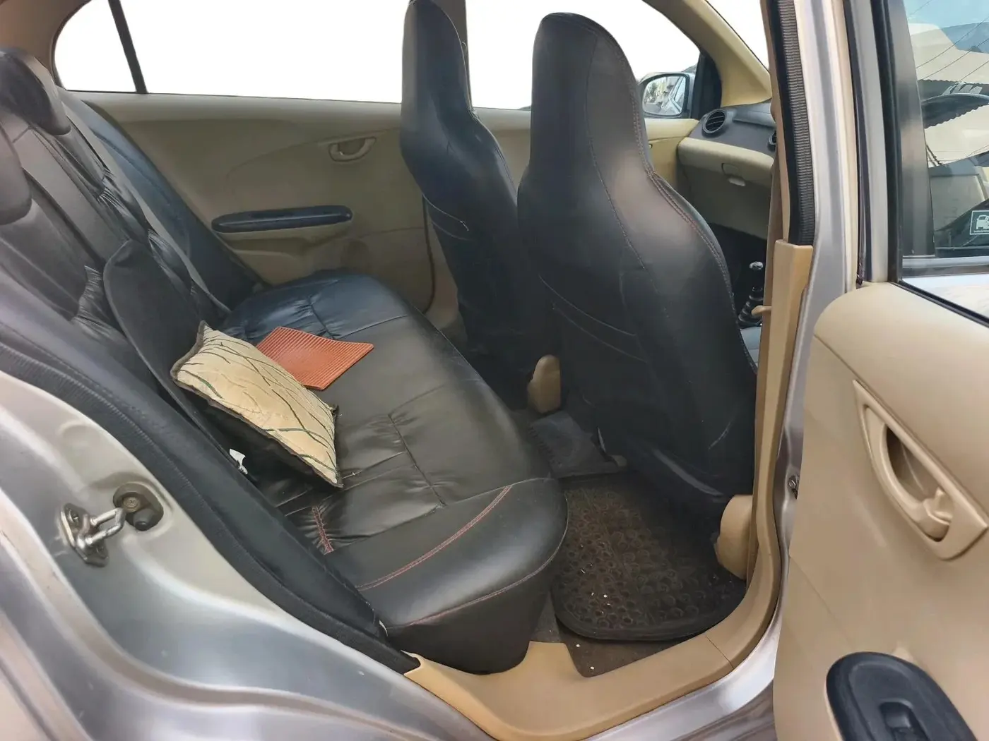 2015 Honda Amaze 1.2L I-VTEC E, CNG, Manual, 3,28,434 km, interior