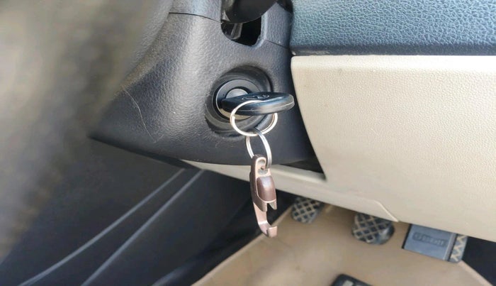 2012 Volkswagen Polo TRENDLINE 1.2L DIESEL, Diesel, Manual, 1,30,338 km, interior