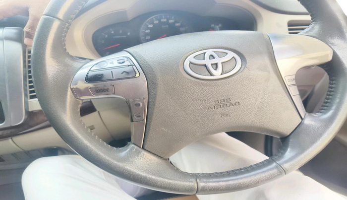 2014 Toyota Innova 2.5 VX 7 STR, Diesel, Manual, 2,30,500 km, interior