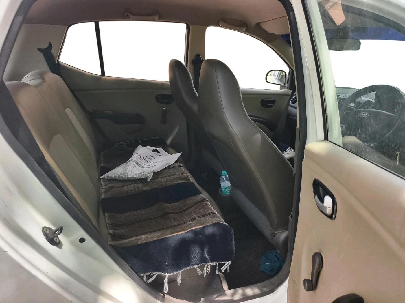 2013 Hyundai i10 ERA 1.1, CNG, Manual, 1,27,841 km, interior