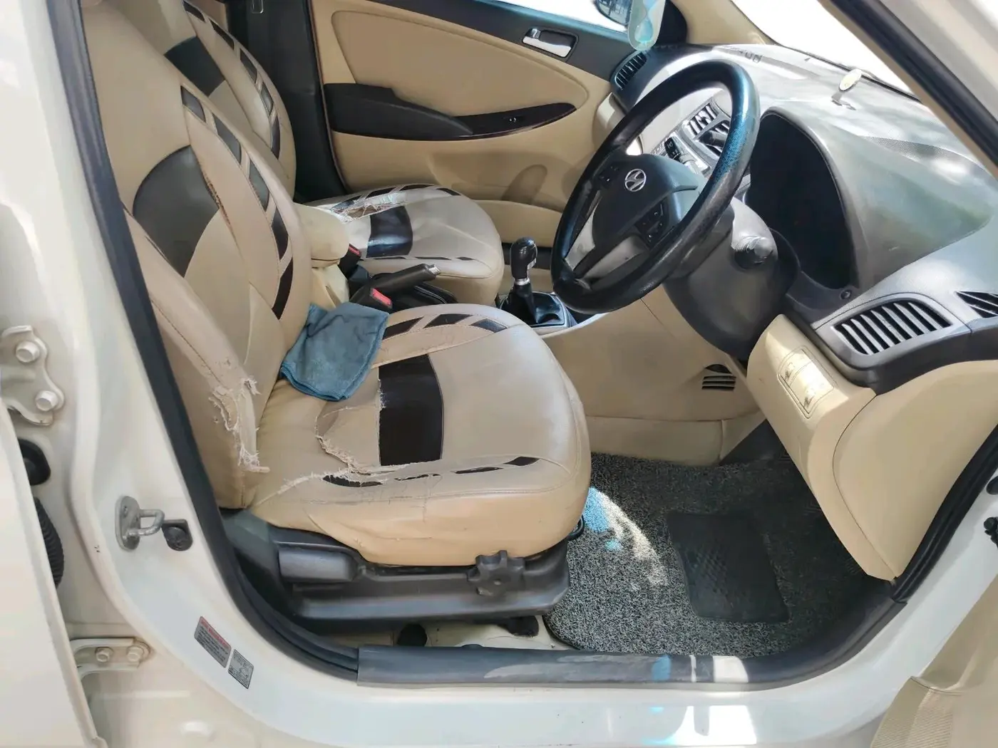 2015 Hyundai Verna FLUIDIC 1.6 CRDI S 4S, Diesel, Manual, 1,54,399 km, interior