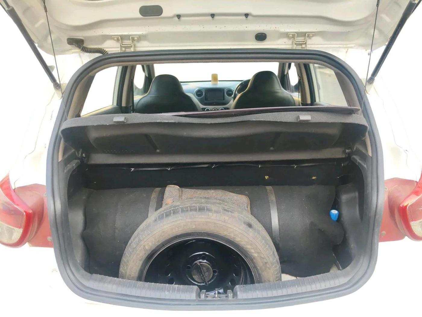 2017 Hyundai Grand i10 MAGNA AT 1.2 KAPPA VTVT, CNG, Automatic, 1,11,136 km, exterior