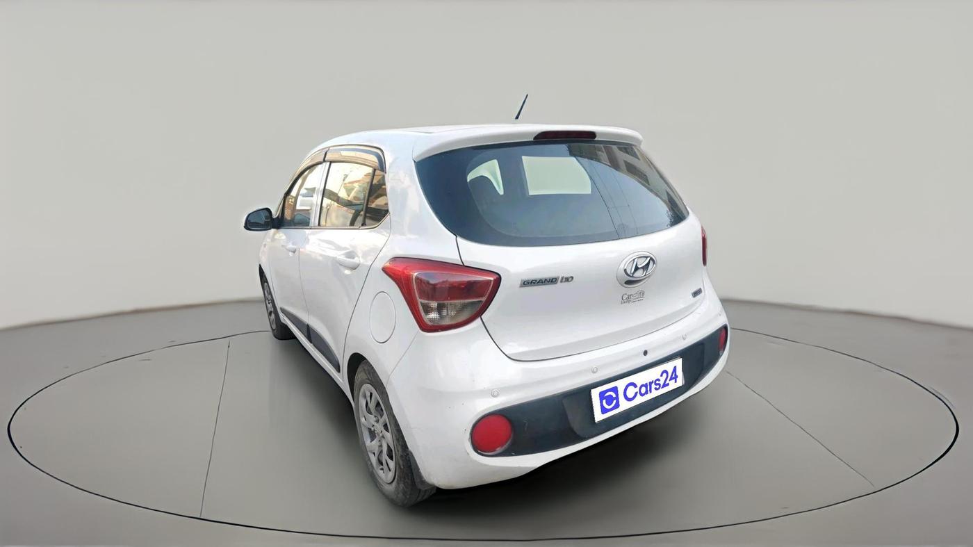 2017 Hyundai Grand i10 MAGNA AT 1.2 KAPPA VTVT, CNG, Automatic, 1,11,136 km, exterior