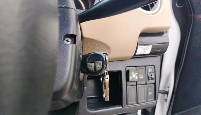 2017 Maruti Wagon R 1.0 VXI AMT, CNG, Automatic, 61,964 km, interior