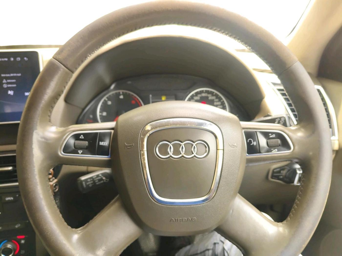 2012 Audi Q5 2.0 TDI QUATTRO, Diesel, Automatic, 2,08,245 km, interior