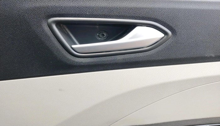 2019 Renault TRIBER RXZ, Petrol, Manual, 1,39,615 km, interior