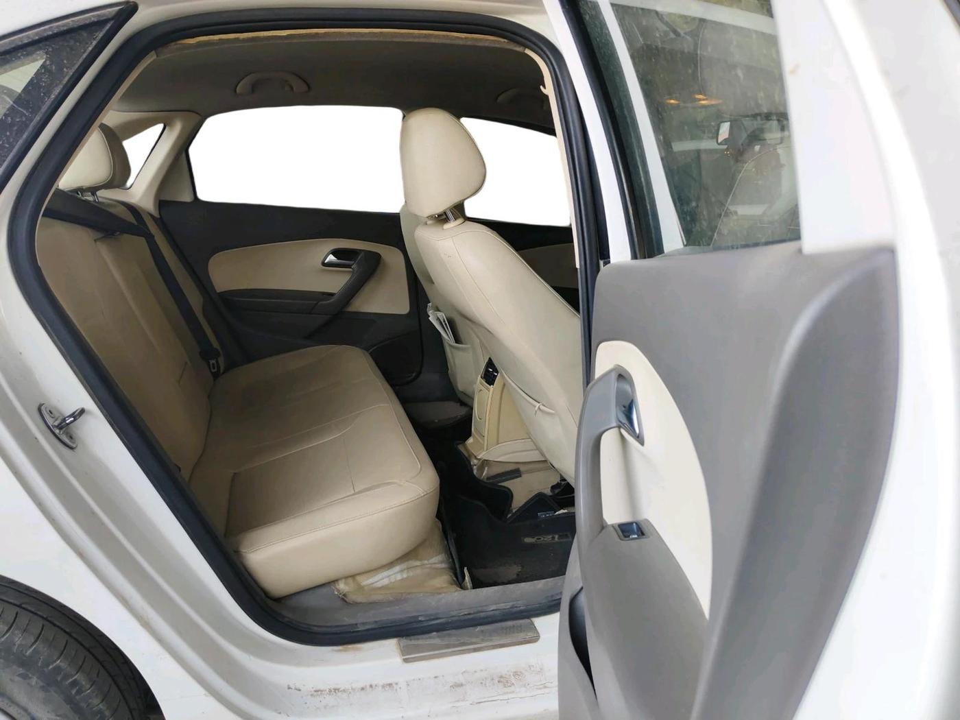 2012 Volkswagen Vento HIGHLINE DIESEL 1.6, Diesel, Manual, 1,17,972 km, interior