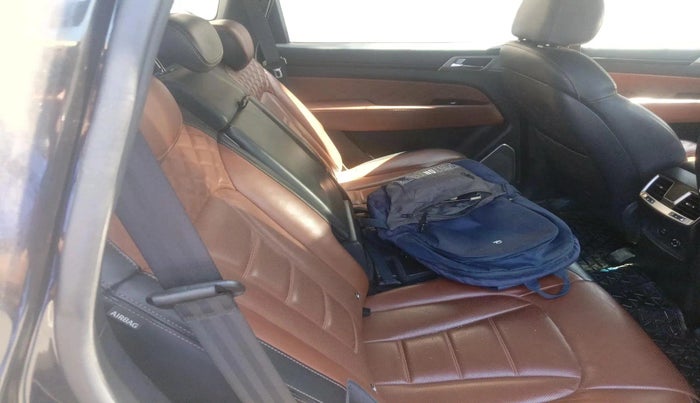 2019 Mahindra ALTURAS G4 4WD AT, Diesel, Automatic, 26,697 km, interior