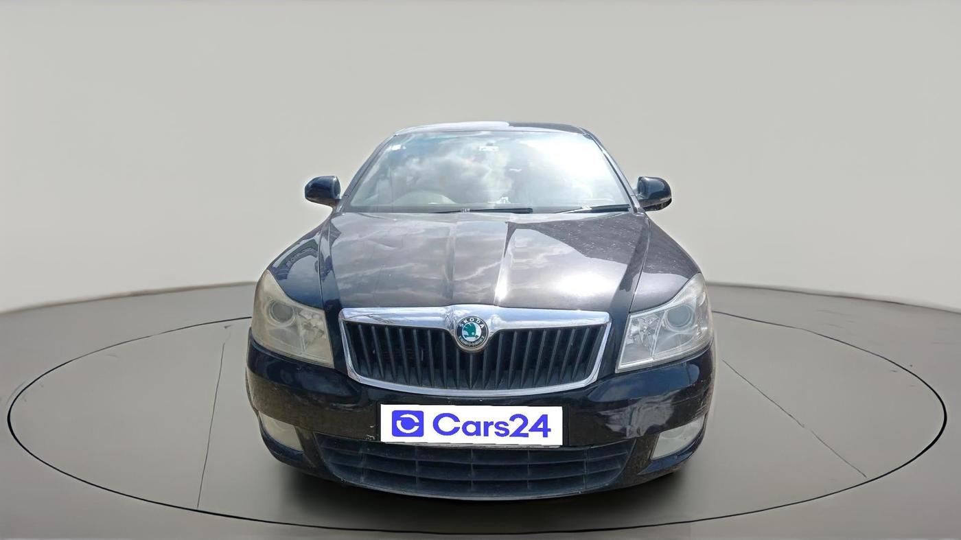 2013 Skoda Laura AMBIENTE 2.0 TDI CR MT, Diesel, Manual, 1,32,037 km, exterior